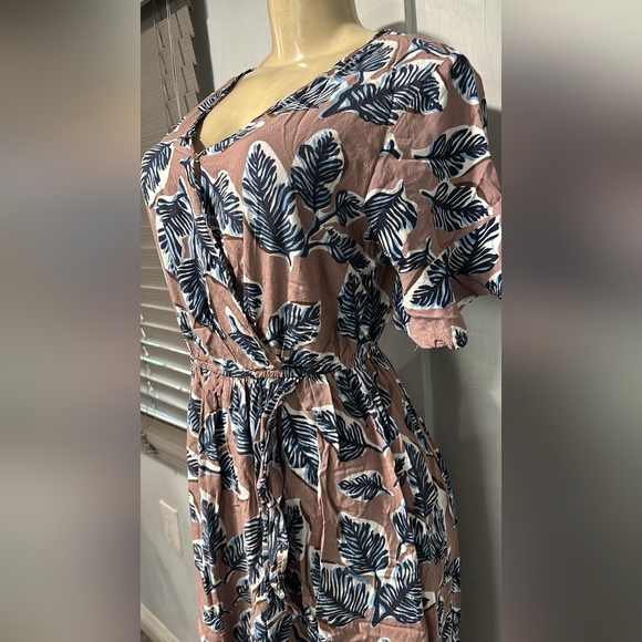 Chic Leaf Print Midi Dress in Pink and Blue - Picture 4 of 6